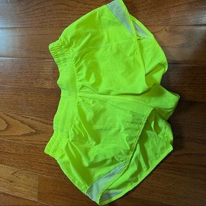 Lululemon Hotty Hot Shorts Size 8 — 2.5 Length